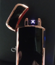 Jean Claude Lichtbogen Feuerzeug USB schwarz rosegold